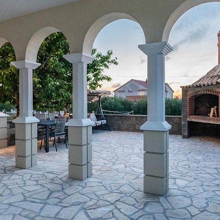 Apartman Strmota S Bazenom Sveti Filip i Jakov Exterior foto