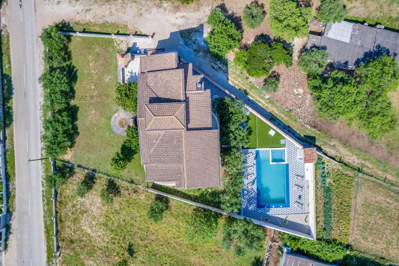 Apartman Strmota S Bazenom Sveti Filip i Jakov Exterior foto