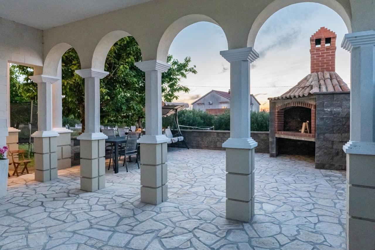 Apartman Strmota S Bazenom Sveti Filip i Jakov Exterior foto
