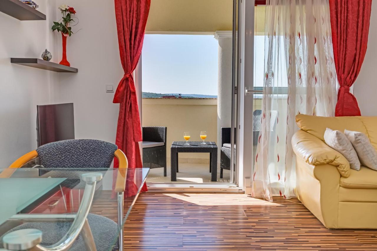 Apartman Strmota S Bazenom Sveti Filip i Jakov Exterior foto