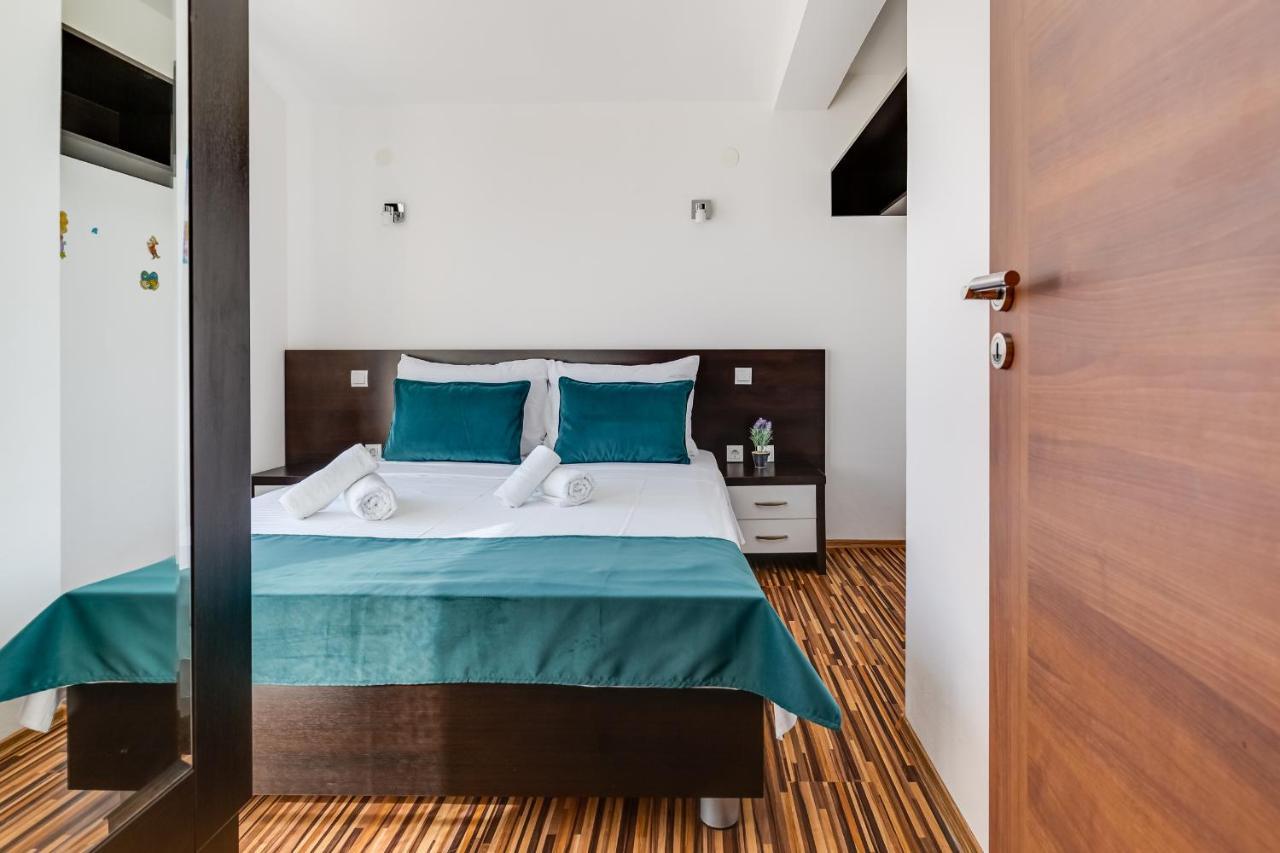 Apartman Strmota S Bazenom Sveti Filip i Jakov Exterior foto