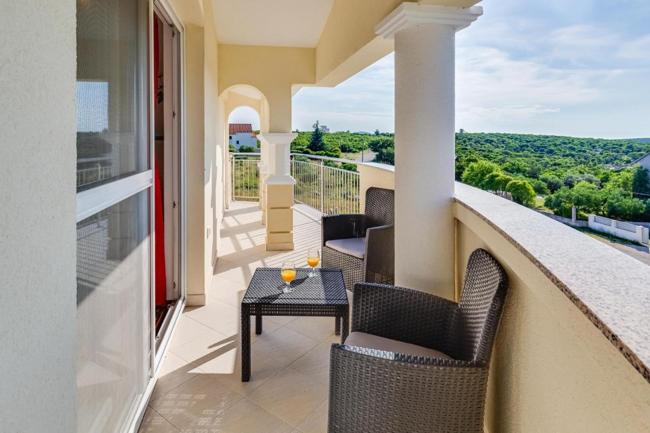 Apartman Strmota S Bazenom Sveti Filip i Jakov Exterior foto