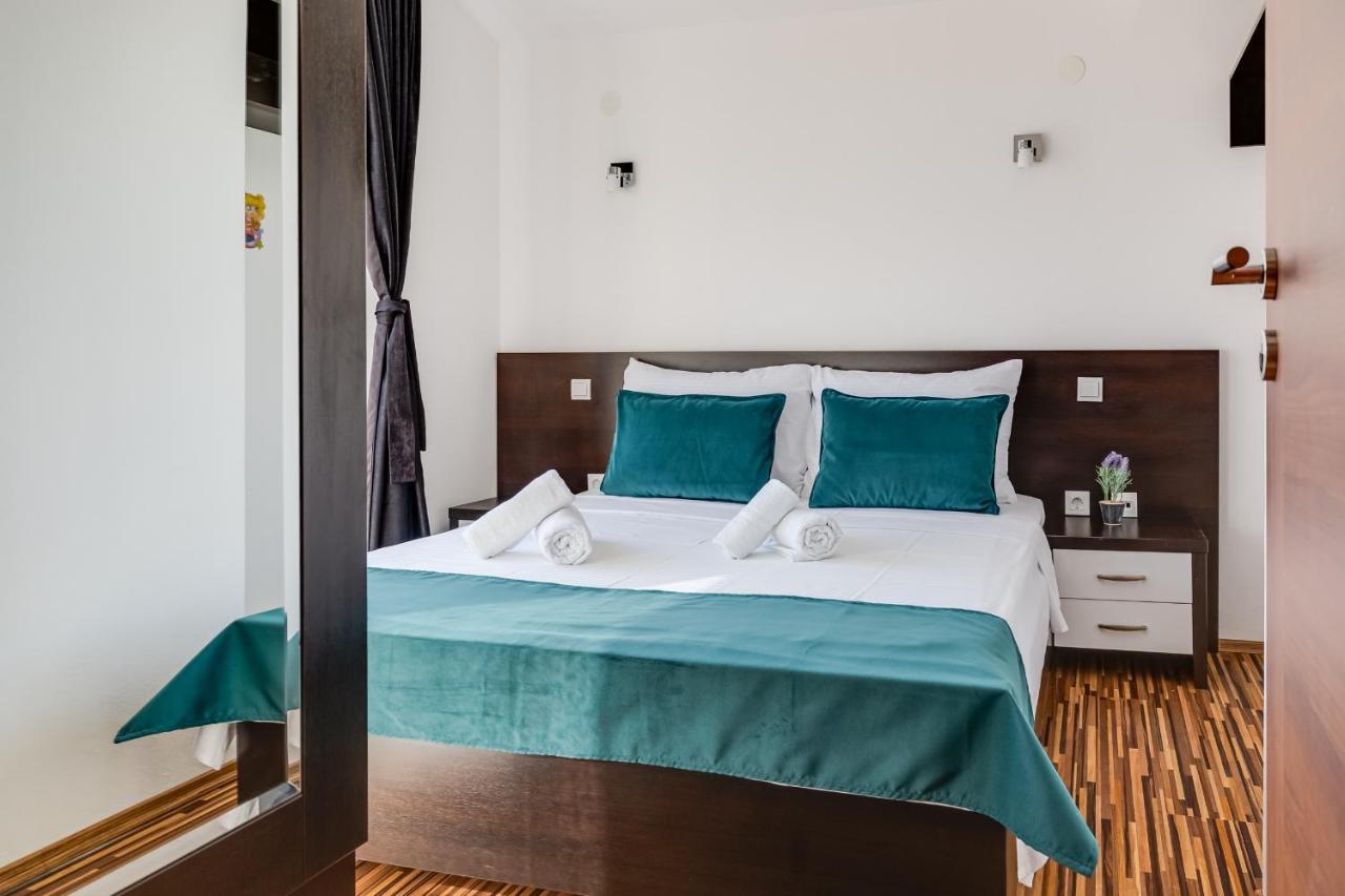 Apartman Strmota S Bazenom Sveti Filip i Jakov Exterior foto
