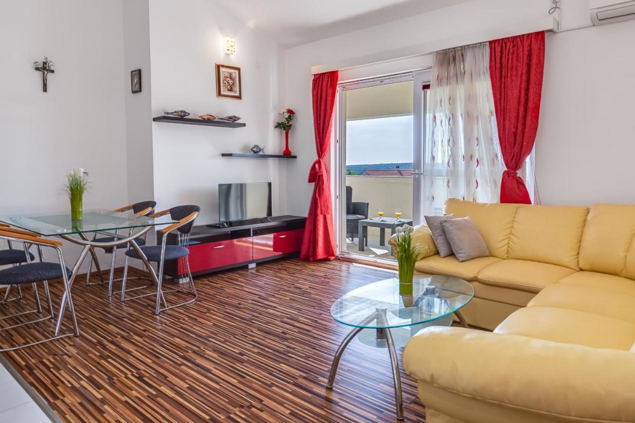 Apartman Strmota S Bazenom Sveti Filip i Jakov Exterior foto